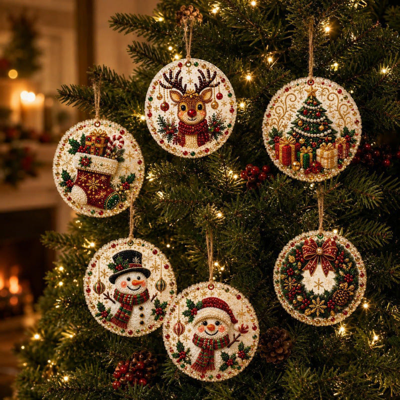 Seks julekuler i tre med diamantmaling
