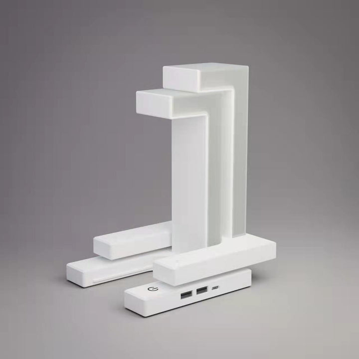 Hvit svevende lampe med mobillader
