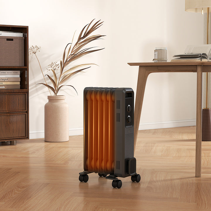Mørkegrå oljefylt radiator på hjul