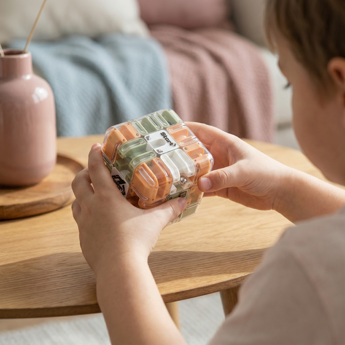 Vikbua™ 3D-labyrintkube med metallkule og labyrint i flere lag