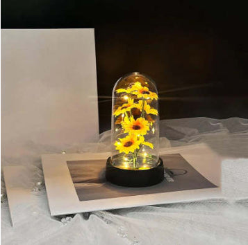 Evig rose i glasskuppel med LED-lys, romantisk gave med trebase