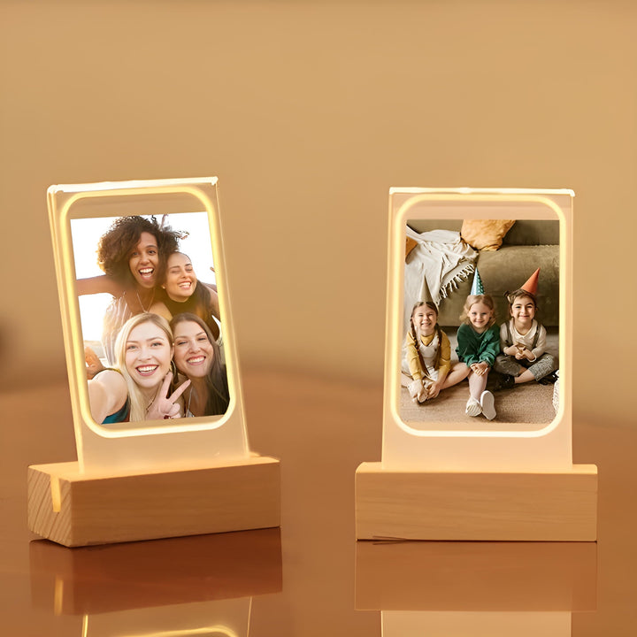 Vikbua™ Opplyst fotoramme med tre lommer for bilder og billetter