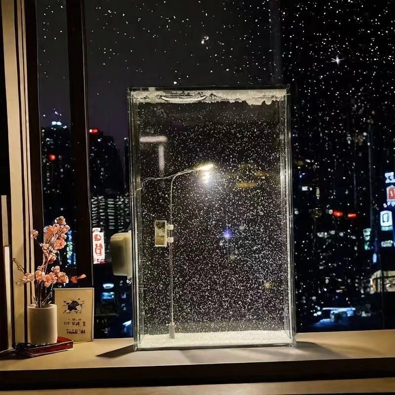 Vikbua™ Nattlampe gatelykt med snø – lysende vinterscene i miniatyr