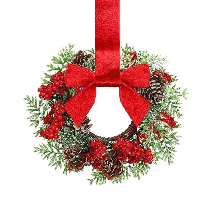 Liten julekrans med rød sløyfe og kongler