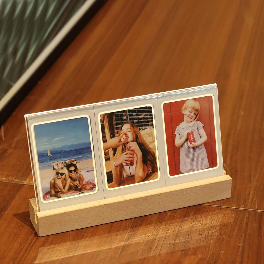 Vikbua™ Opplyst fotoramme med tre lommer for bilder og billetter