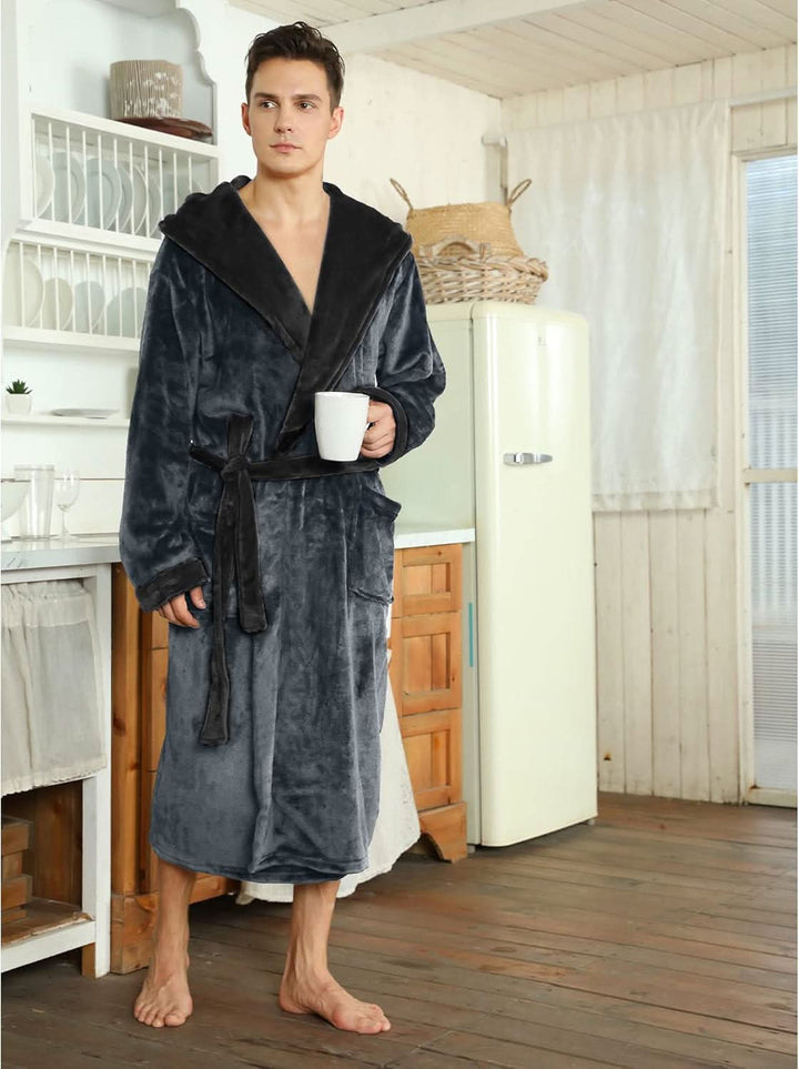Vikbua™ Fleece morgenkåpe til herre med hette, belte og lommer
