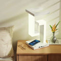 Hvit svevende lampe med mobillader