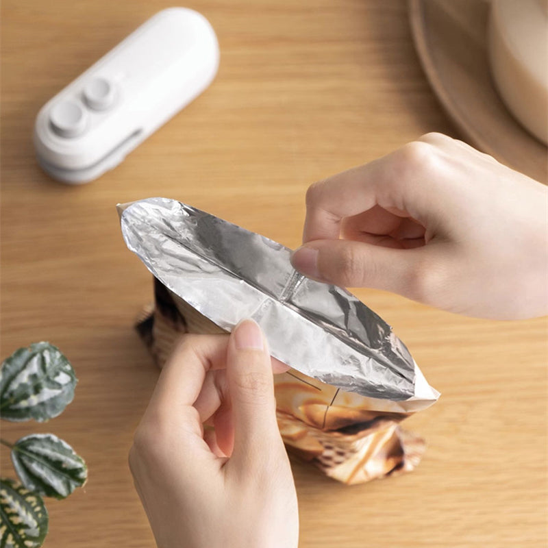 Vikbua™ Oppladbar mini-poseforsegler med innebygd kniv