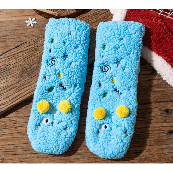 Lodne gule sokker med brodert fjes