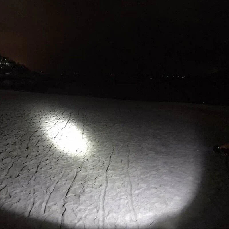 Vikbua™ Superkraftig oppladbar LED-lommelykt med zoom og 4 moduser