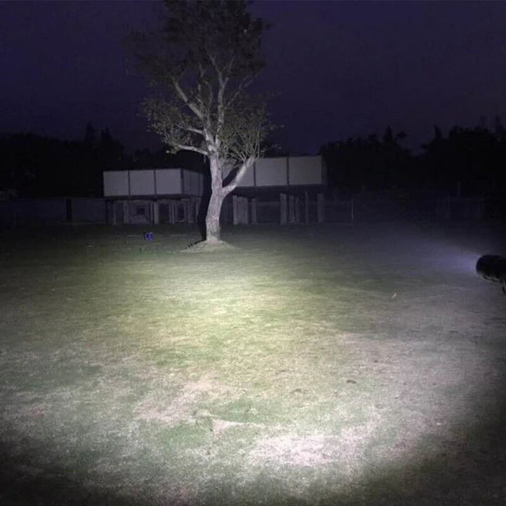 Vikbua™ Superkraftig oppladbar LED-lommelykt med zoom og 4 moduser