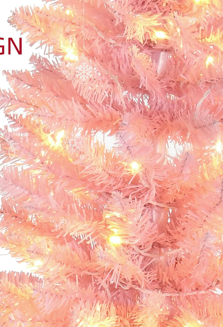 Smalt rosa juletre med varmhvite lys