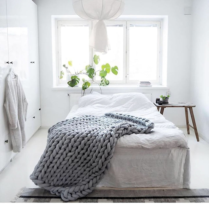Vikbua™ Strikket pledd med håndlaget preg til sofa og seng