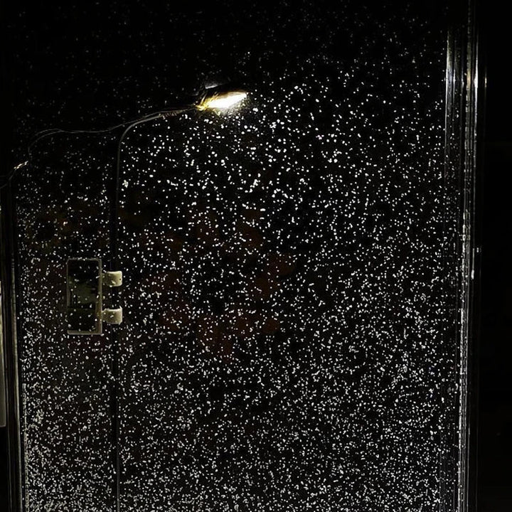 Vikbua™ Nattlampe gatelykt med snø – lysende vinterscene i miniatyr