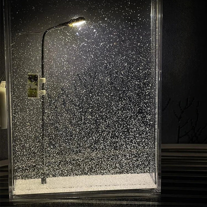 Vikbua™ Nattlampe gatelykt med snø – lysende vinterscene i miniatyr