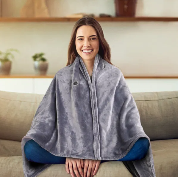 Grått oppvarmet ponchosjal med glidelås