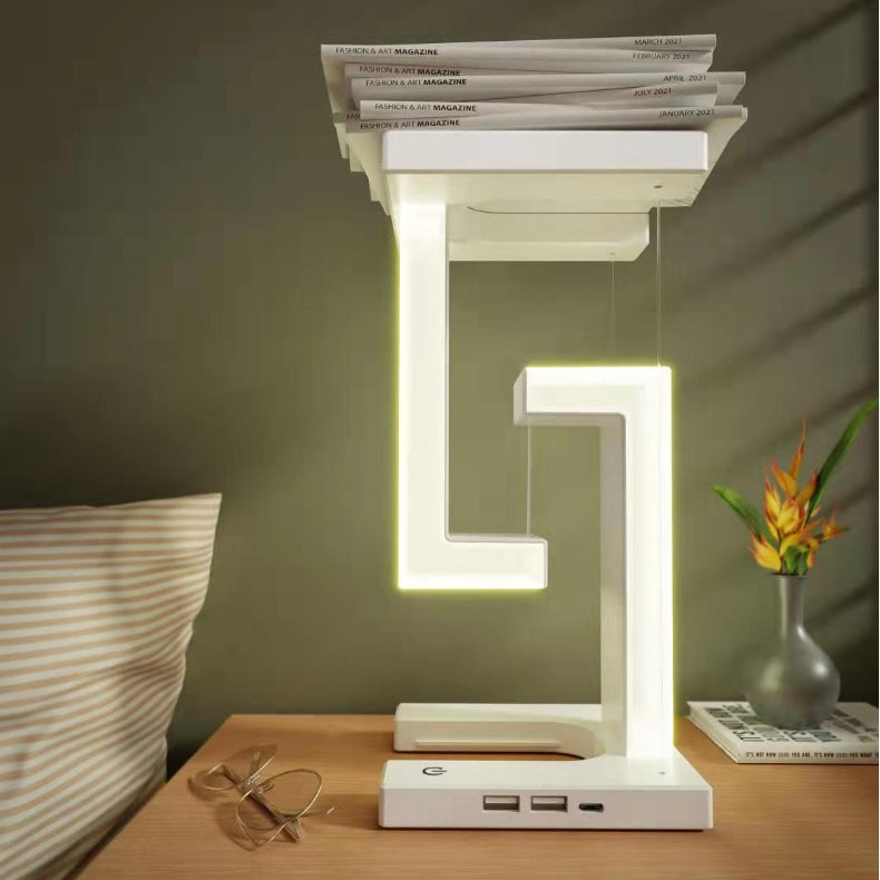Hvit svevende lampe med mobillader