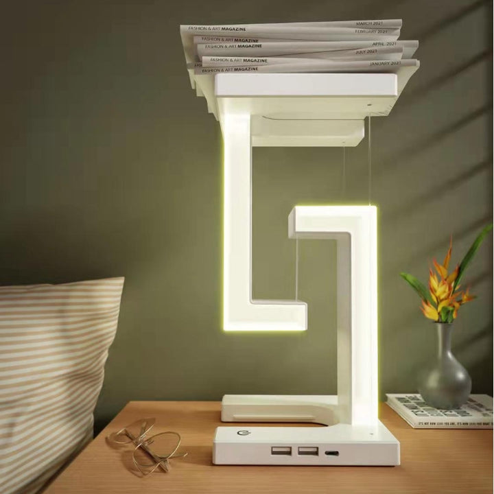 Hvit svevende lampe med mobillader