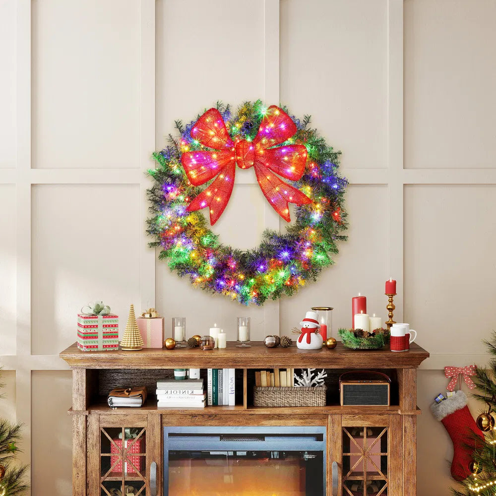 Stor julekrans med lys og rød sløyfe
