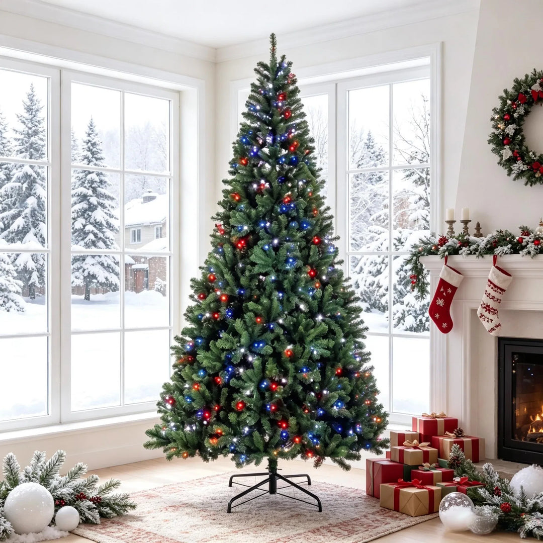 Stort juletre med fargerike LED-lys