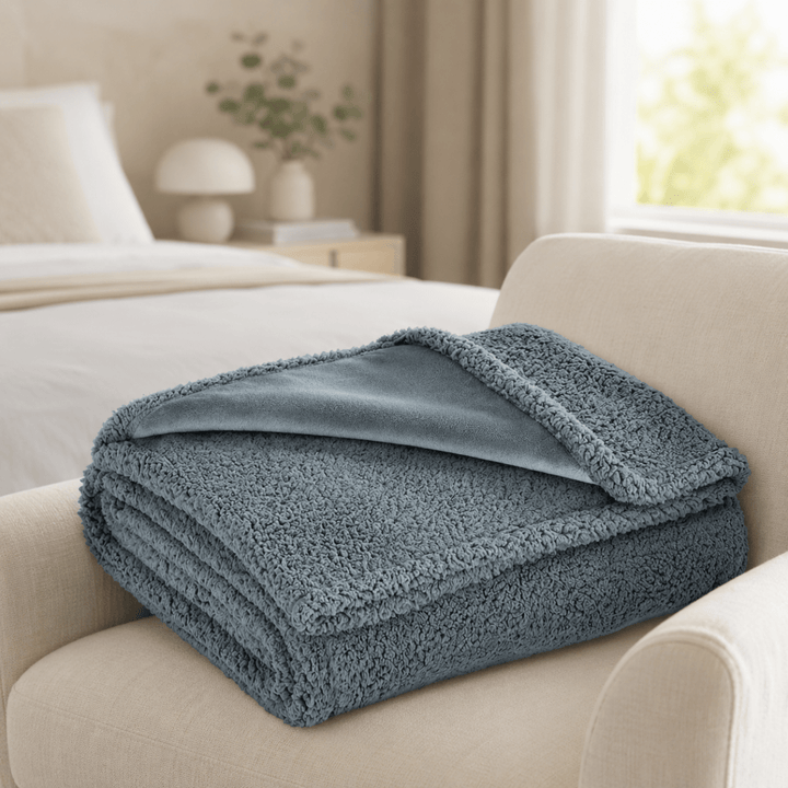 Vikbua™ Vanntett fleeceteppe som beskytter seng og sofa
