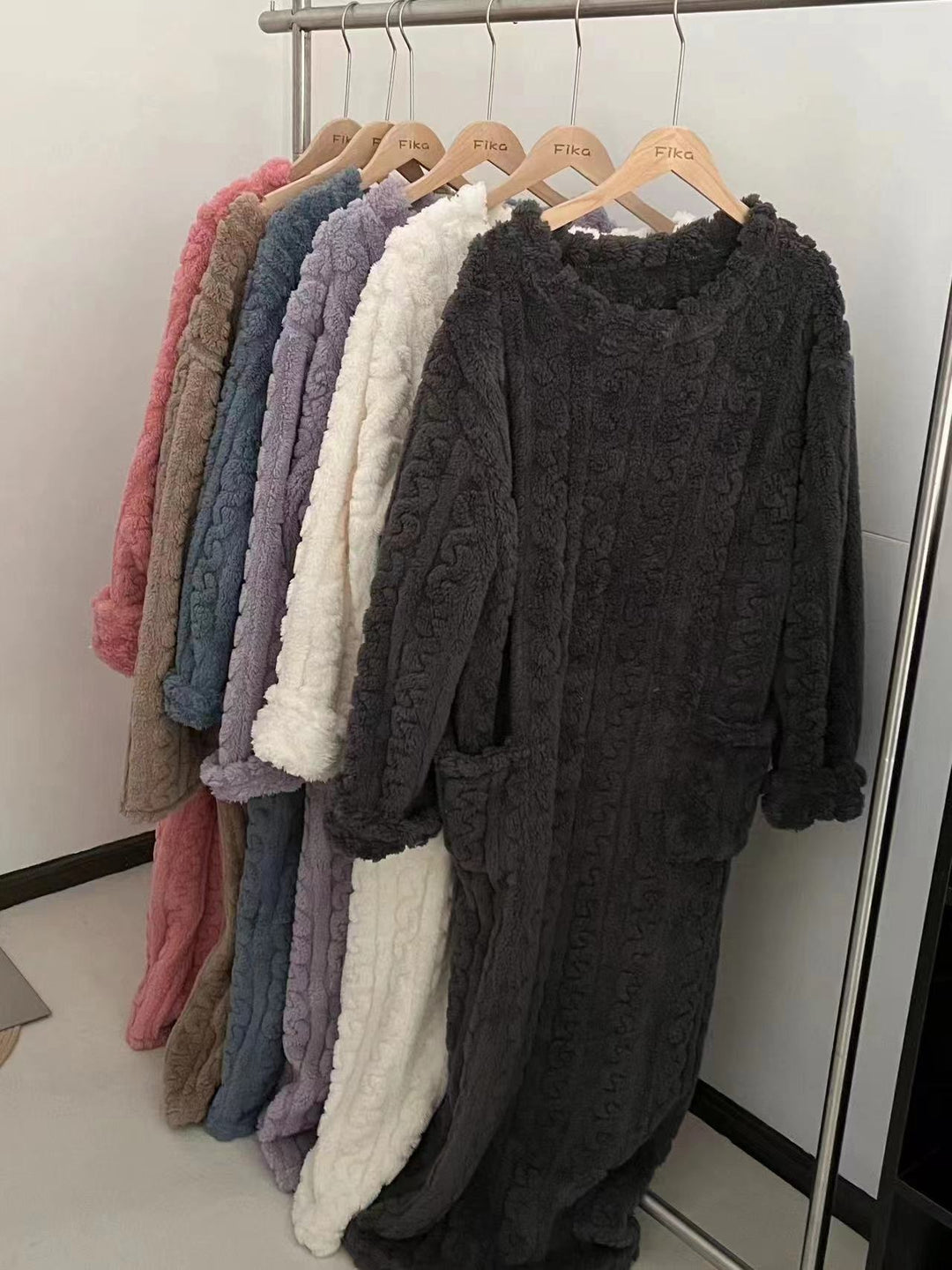 Lang nattkjole i fleece med lommer