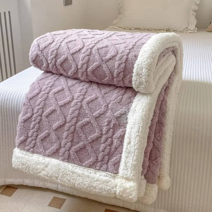 Vikbua™ Tosidig fleeceteppe med jacquardmønster og lammeullside