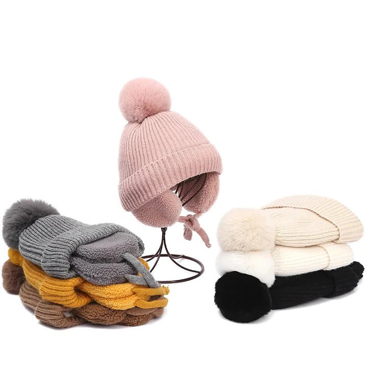 Vikbua™ Strikket barnelue med fleecefôr, øreklaffer og hakebånd
