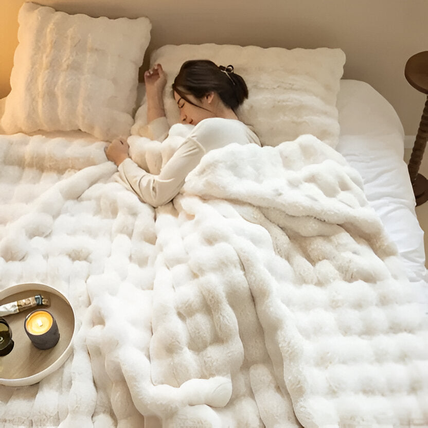 Vikbua™ Myk plysjpledd for alle årstider med stilrent design