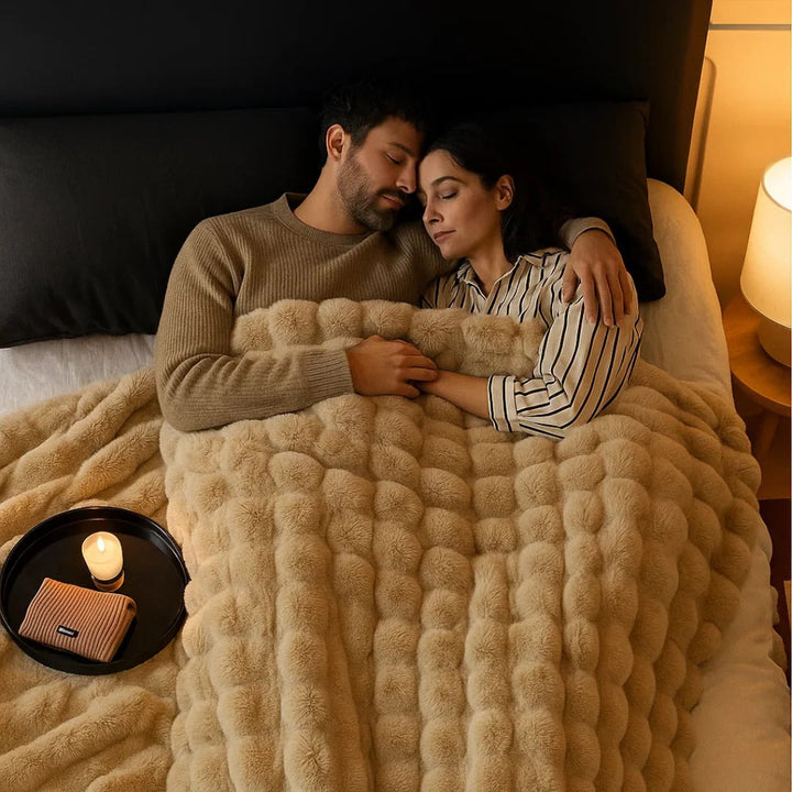 Vikbua™ Myk plysjpledd for alle årstider med stilrent design