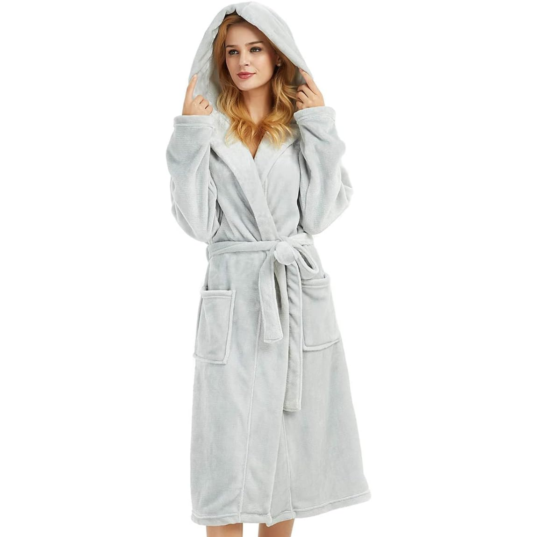 Vikbua™ Lang fleece morgenkåpe med hette, knytebelte og lommer for dame