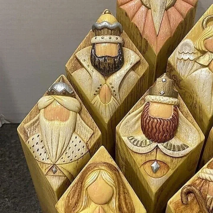 Vikbua™ Julekrybbe med ni figurer og inngraverte bibelvers