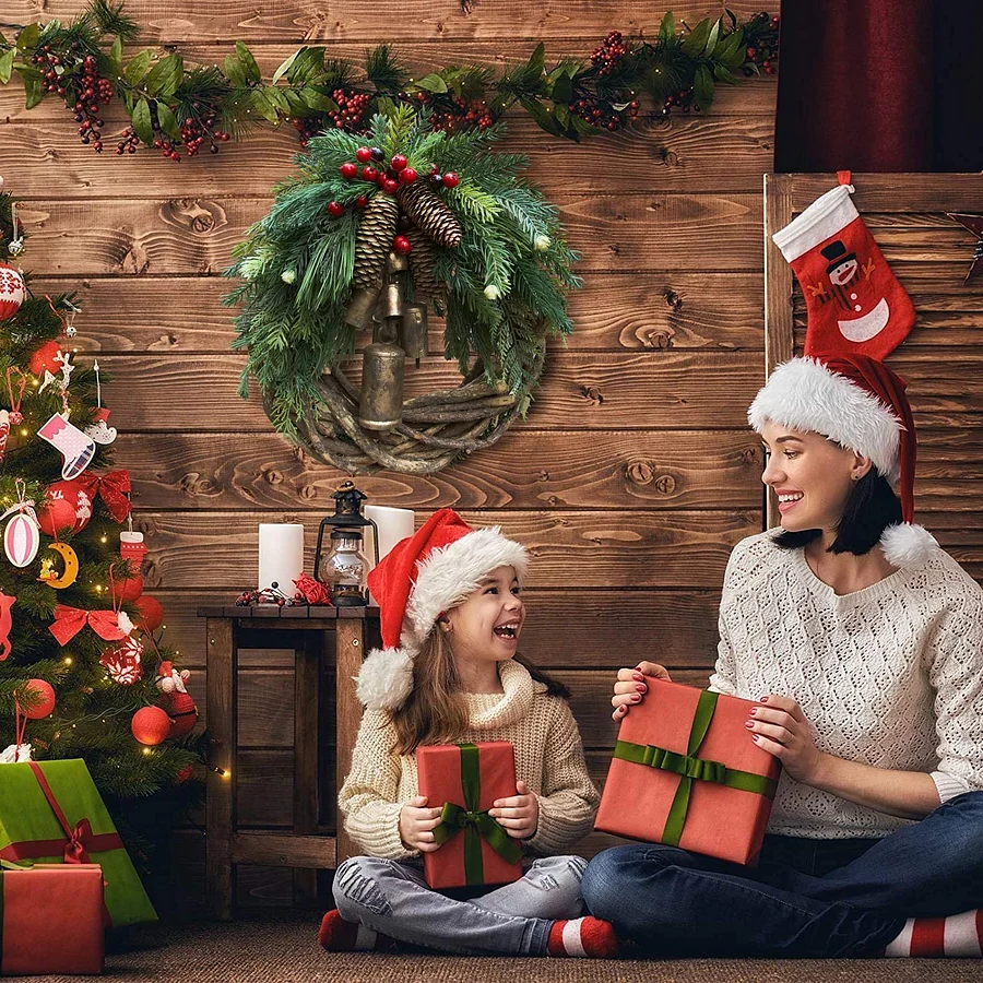 Vikbua™ Håndlaget rustikk julekrans med kongler og gullbjeller