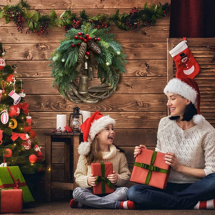Vikbua™ Håndlaget rustikk julekrans med kongler og gullbjeller