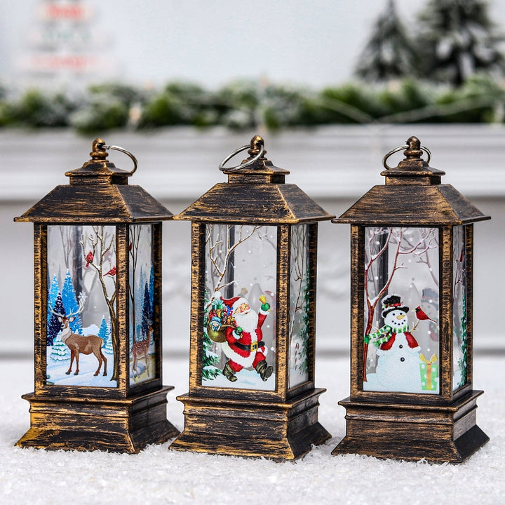 Vikbua™ Liten julelykt med snødekte kongler og røde bær