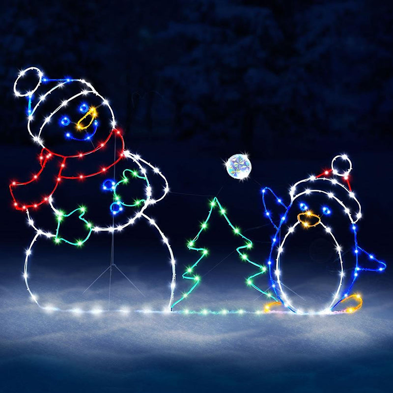 Vikbua™ Animert LED-figur med snømann og pingvin i snøballkrig