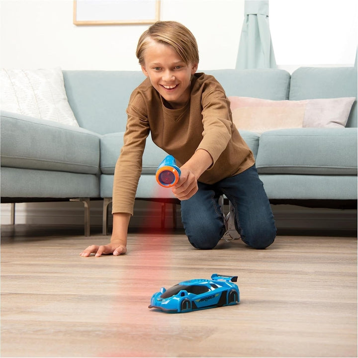 Veggklatrende radiostyrt bil med laserstyring og USB-lading