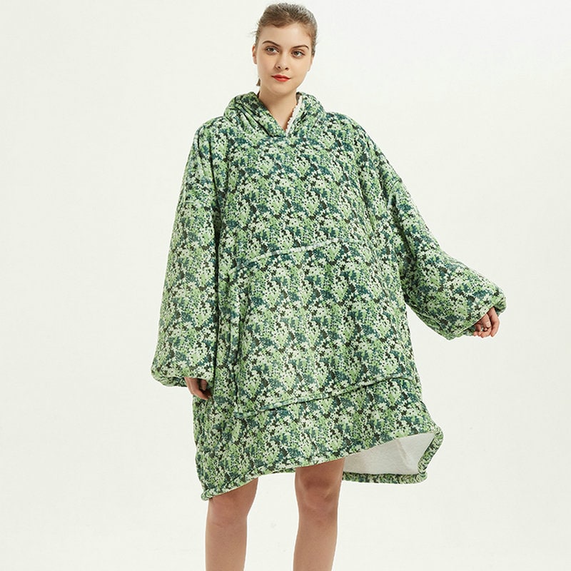 Vikbua™ Teppehoodie med sherpafôr i morsomme mønstre og knelang modell