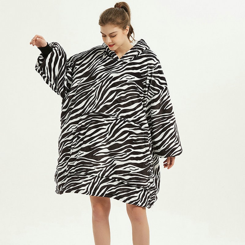 Vikbua™ Teppehoodie med sherpafôr i morsomme mønstre og knelang modell